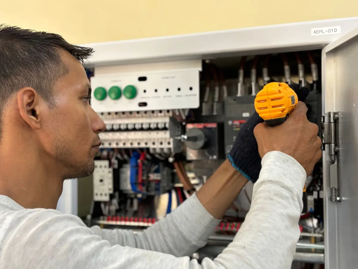 Al Nafeh electrician checking a distribution board in a Dubai apartment