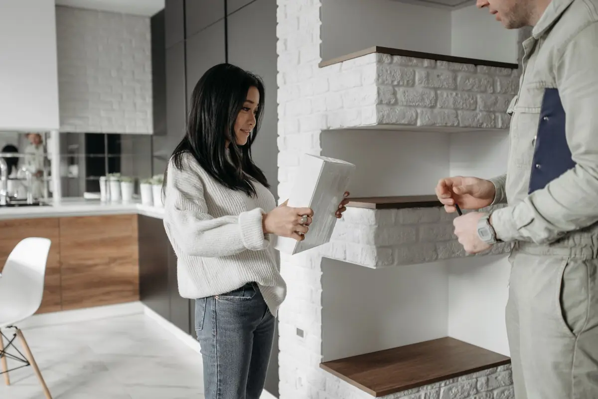 Al Nafeh technician discussing a job with a Dubai homeowner